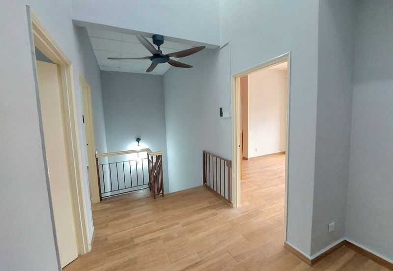 Jalan Suasana, Bandar Tun Hussein Onn