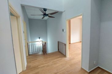 Jalan Suasana, Bandar Tun Hussein Onn