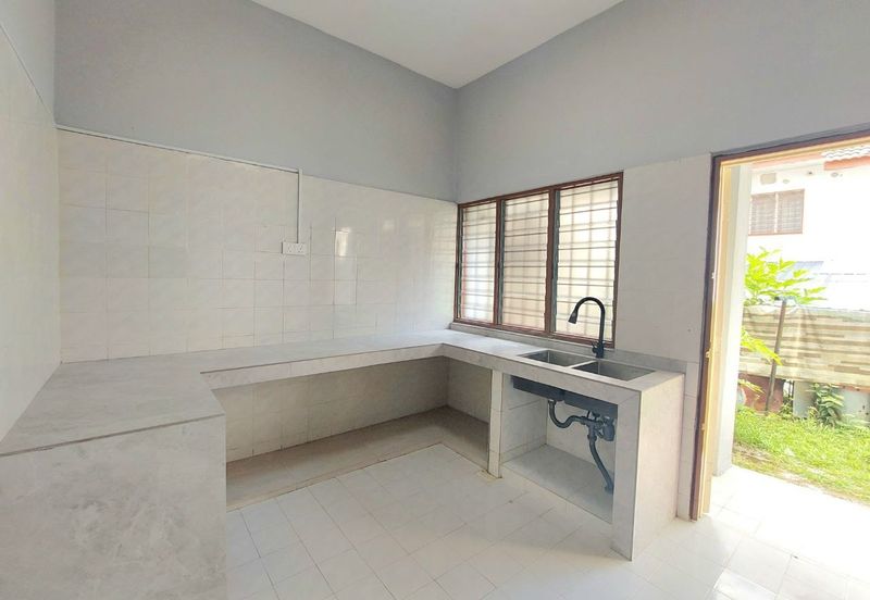 Jalan Suasana, Bandar Tun Hussein Onn