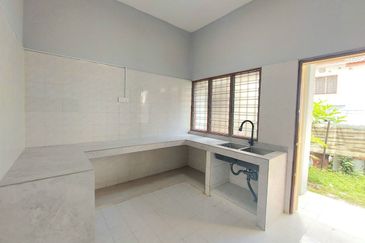 Jalan Suasana, Bandar Tun Hussein Onn