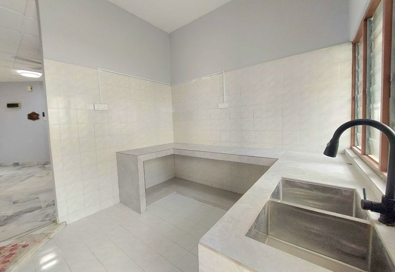 Jalan Suasana, Bandar Tun Hussein Onn