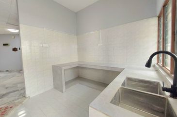 Jalan Suasana, Bandar Tun Hussein Onn