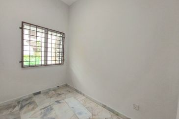 Jalan Suasana, Bandar Tun Hussein Onn