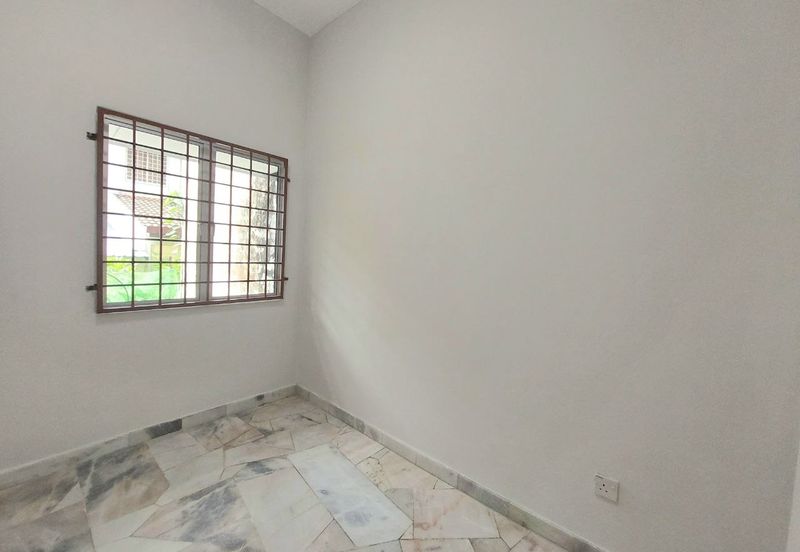 Jalan Suasana, Bandar Tun Hussein Onn