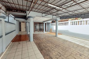 Jalan Suasana, Bandar Tun Hussein Onn