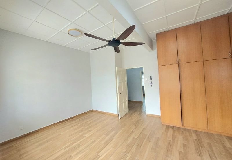 Jalan Suasana, Bandar Tun Hussein Onn