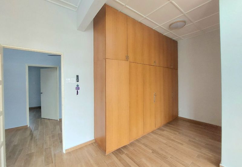 Jalan Suasana, Bandar Tun Hussein Onn