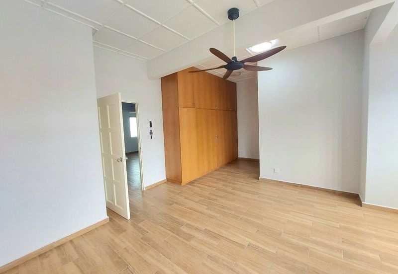 Jalan Suasana, Bandar Tun Hussein Onn