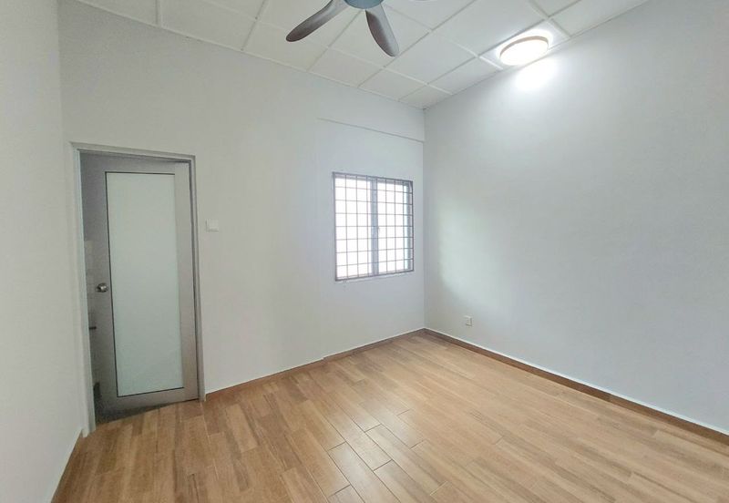 Jalan Suasana, Bandar Tun Hussein Onn