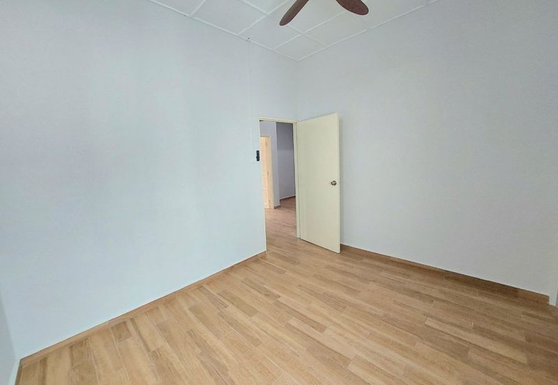 Jalan Suasana, Bandar Tun Hussein Onn