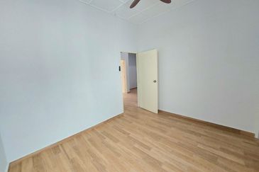 Jalan Suasana, Bandar Tun Hussein Onn