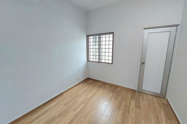 Jalan Suasana, Bandar Tun Hussein Onn