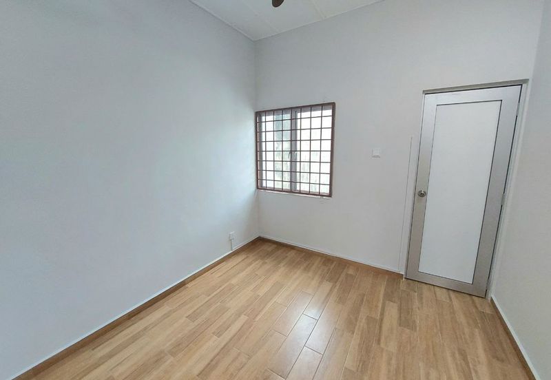 Jalan Suasana, Bandar Tun Hussein Onn