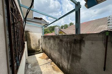 Jalan Suasana, Bandar Tun Hussein Onn