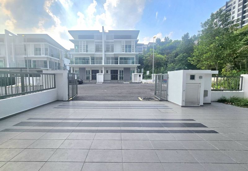 3 Storey Semi D, End Lot unit