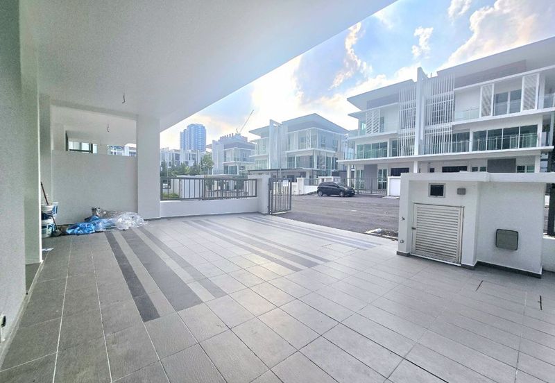 3 Storey Semi D, End Lot unit