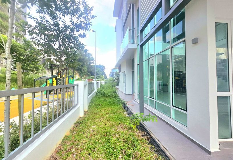 3 Storey Semi D, End Lot unit