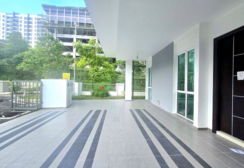 3 Storey Semi D, End Lot unit