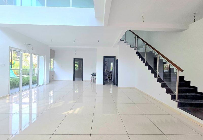 3 Storey Semi D, End Lot unit