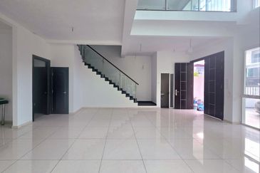 3 Storey Semi D, End Lot unit