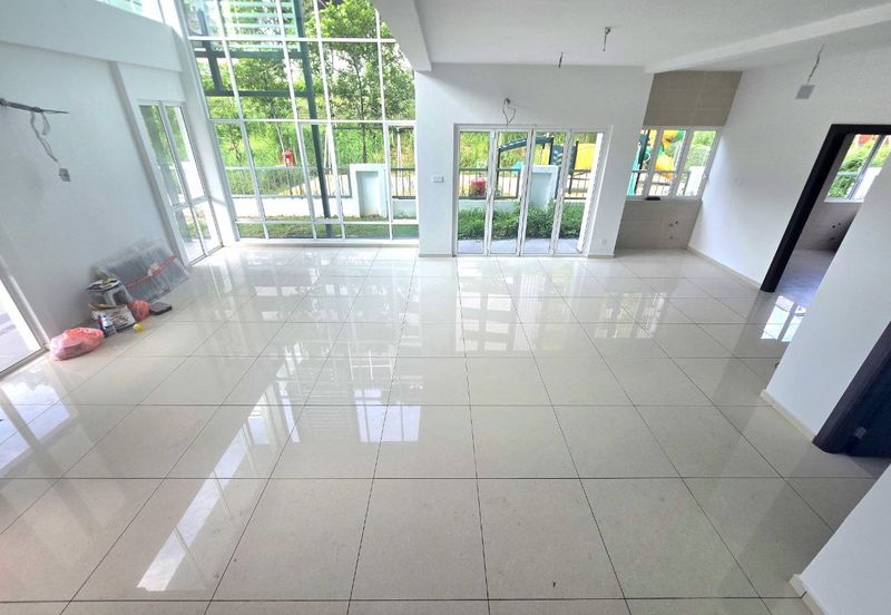 3 Storey Semi D, End Lot unit