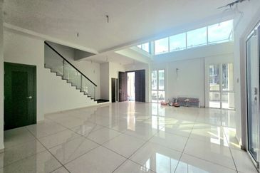 3 Storey Semi D, End Lot unit