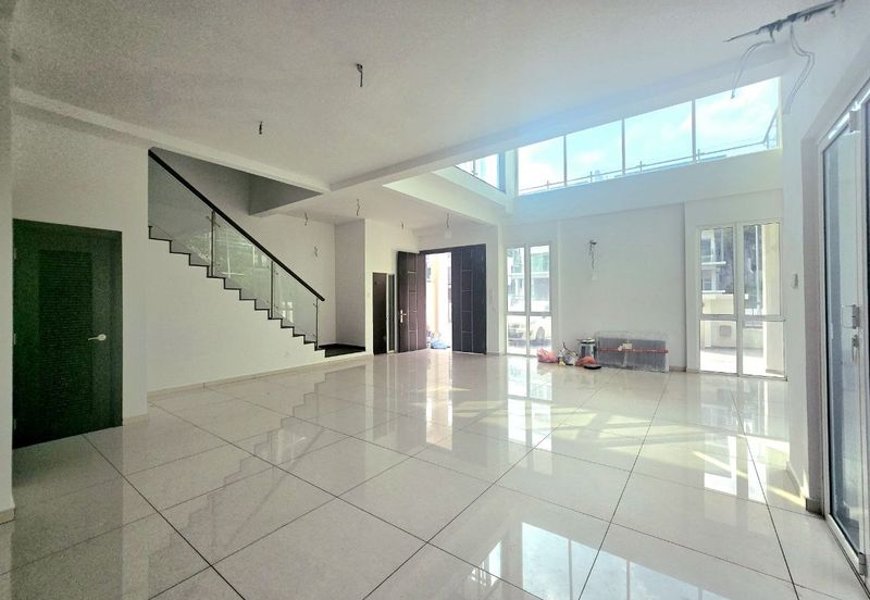 3 Storey Semi D, End Lot unit