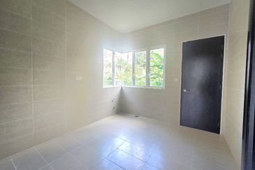 3 Storey Semi D, End Lot unit