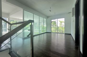 3 Storey Semi D, End Lot unit