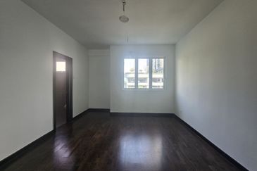 3 Storey Semi D, End Lot unit