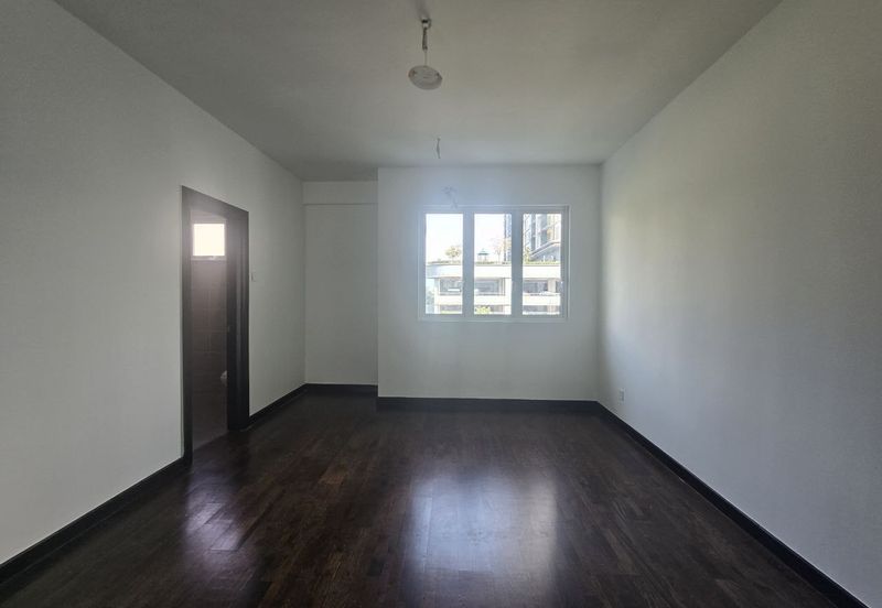 3 Storey Semi D, End Lot unit