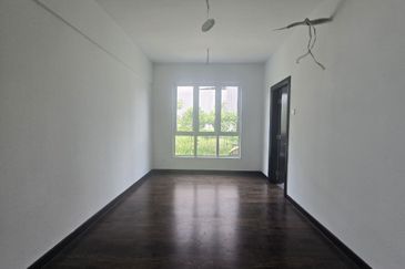 3 Storey Semi D, End Lot unit