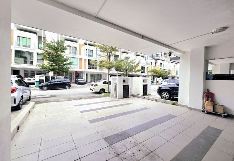 Lake Point Residence