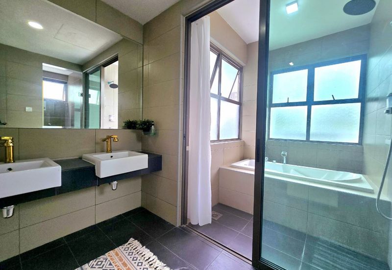 Lake Point Residence