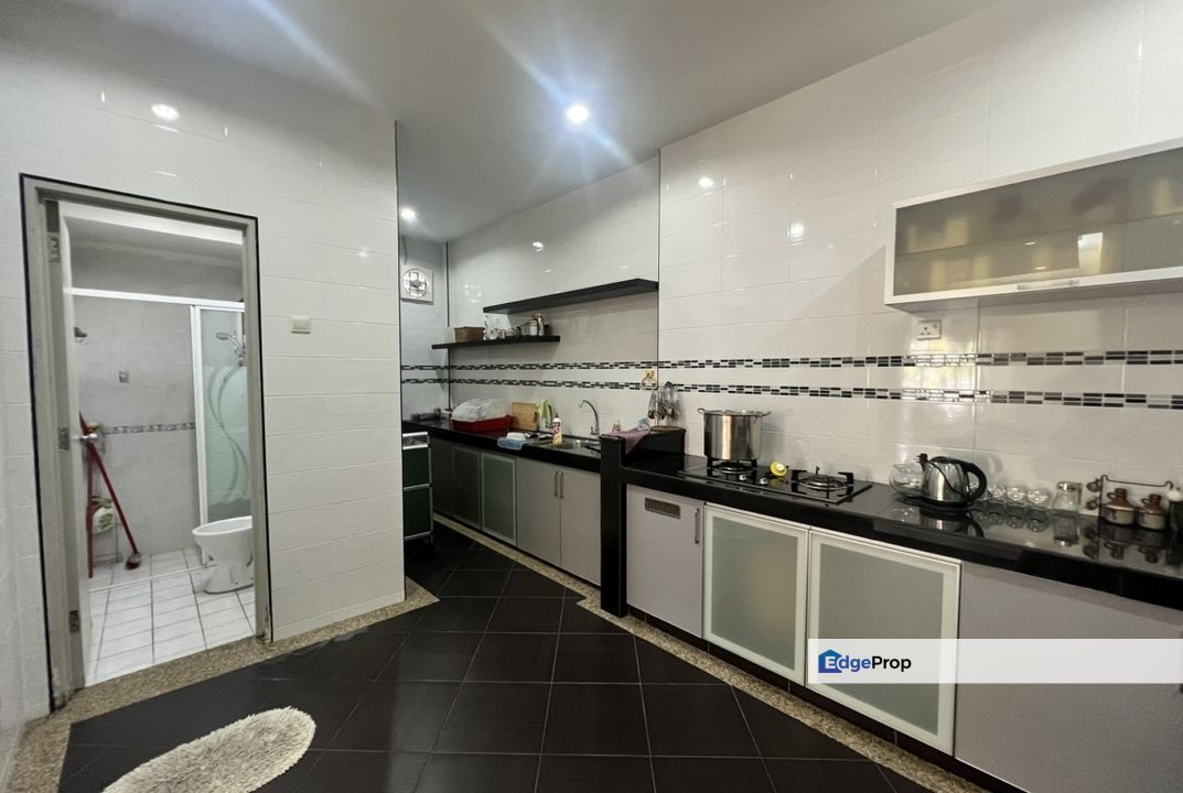 Puchong Taman Mutiara Indah Well Renovated Semi-D Cluster Home, Ample Parking Spaces, Selangor, Puchong South