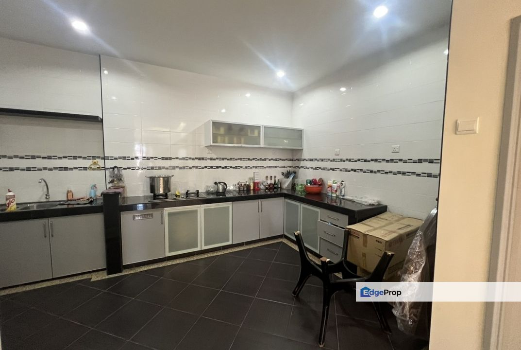 Puchong Taman Mutiara Indah Well Renovated Semi-D Cluster Home, Ample Parking Spaces, Selangor, Puchong South