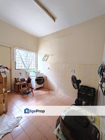 Pusat Bandar Putra Permai Jalan BPP 3, 2 Storey House with Gated Guarded Community, Selangor, Seri Kembangan