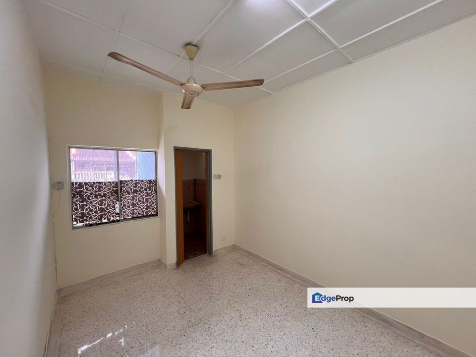 Taman Mayang Jaya Single Storey Terrace House Basic Furnished Guarded, Selangor, Kelana Jaya