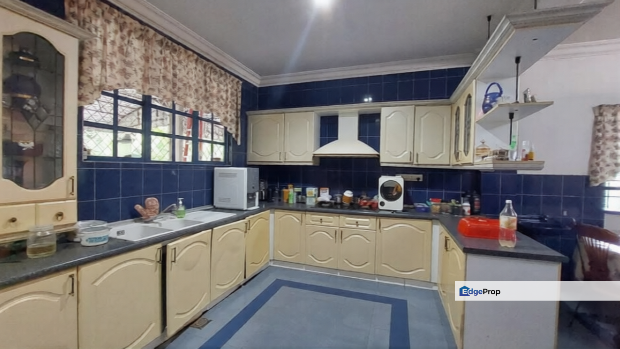 Seksyen 12 Petaling Jaya Double Storey Bungalow Well maintained Huge Garden land, Selangor, Petaling Jaya