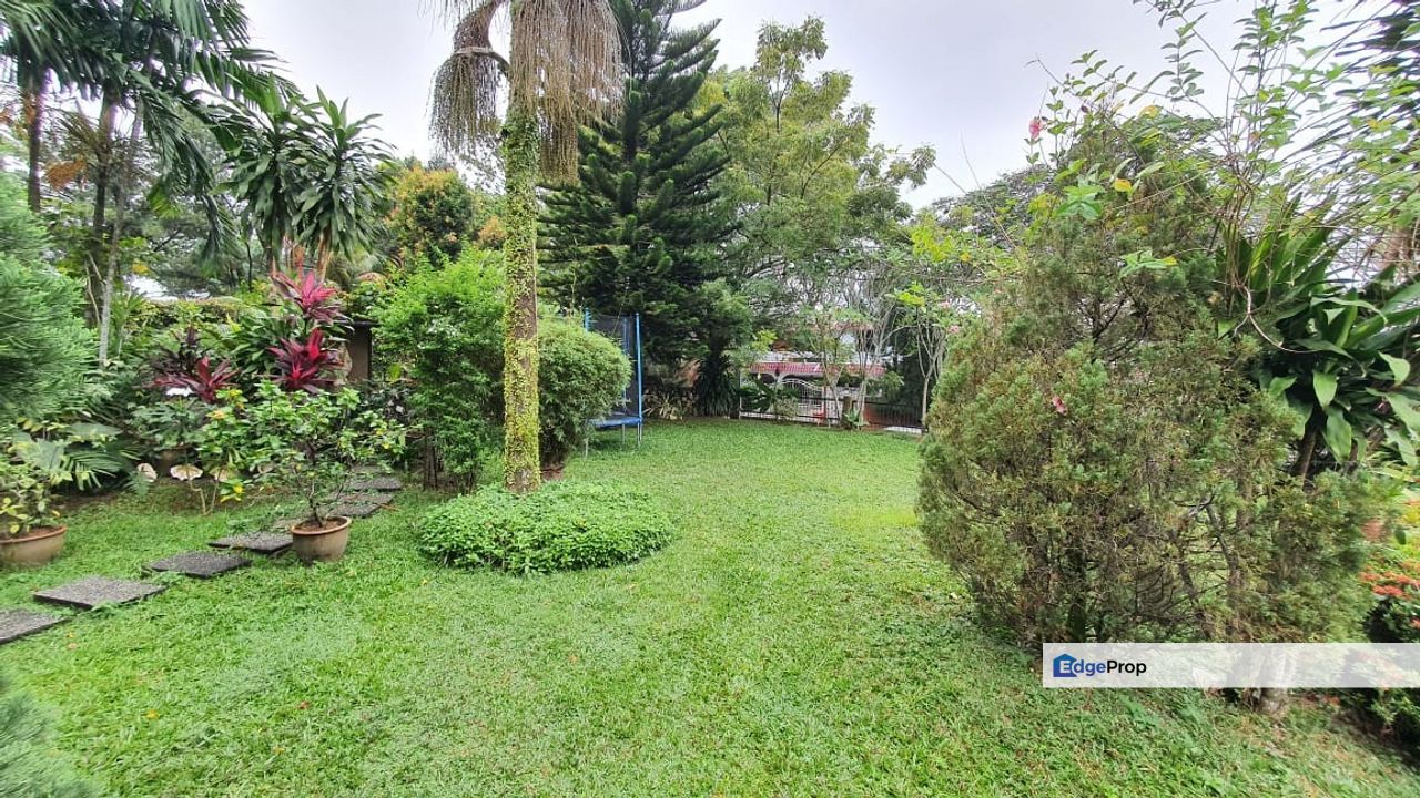 Seksyen 12 Petaling Jaya Double Storey Bungalow Well maintained Huge Garden land, Selangor, Petaling Jaya