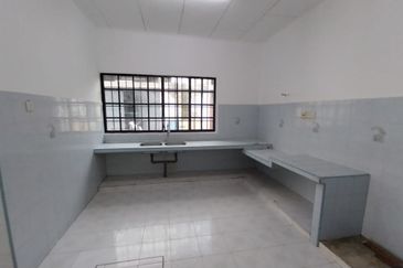 2 STOREY CORNER LOT (RENOVATED) FACING OPEN DENGKIL