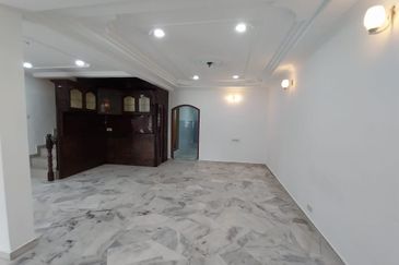 2 STOREY CORNER LOT (RENOVATED) FACING OPEN DENGKIL