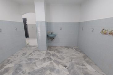 2 STOREY CORNER LOT (RENOVATED) FACING OPEN DENGKIL