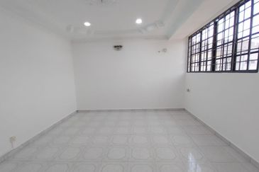 2 STOREY CORNER LOT (RENOVATED) FACING OPEN DENGKIL
