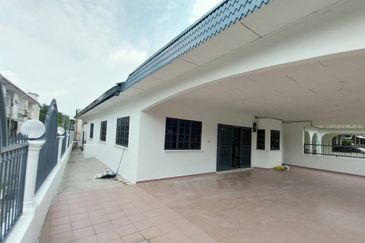 2 STOREY CORNER LOT (RENOVATED) FACING OPEN DENGKIL