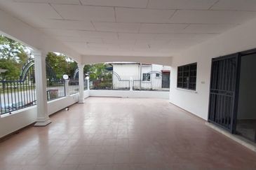 2 STOREY CORNER LOT (RENOVATED) FACING OPEN DENGKIL