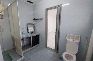 2 STOREY CORNER LOT (RENOVATED) FACING OPEN DENGKIL