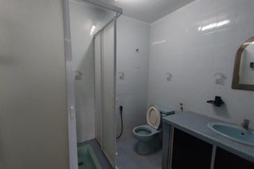 2 STOREY CORNER LOT (RENOVATED) FACING OPEN DENGKIL