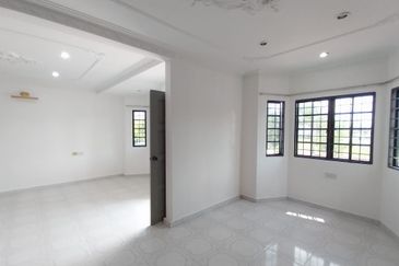 2 STOREY CORNER LOT (RENOVATED) FACING OPEN DENGKIL
