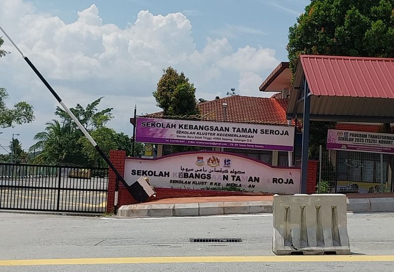 FACING OPEN AREA!!! 2 STOREY END LOT CENDANA@ GREENWOODS TAMAN SALAK PERDANA BANDAR BARU SALAK TINGGI